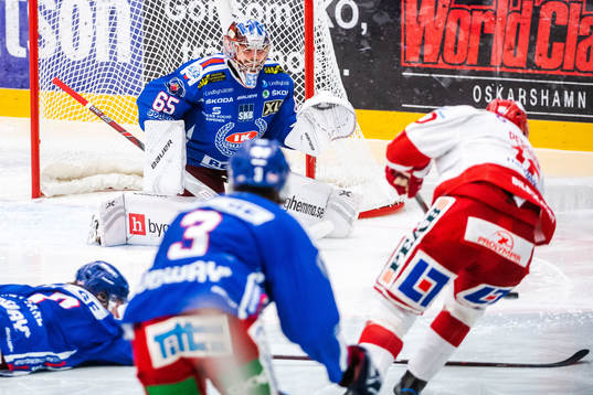 Timrås Johan Persson och Oskarshamns målvakt Christoffer