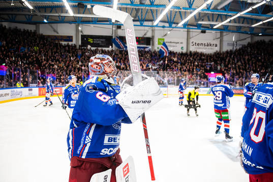 Oskarshamns målvakt Christoffer Rifalk jublar