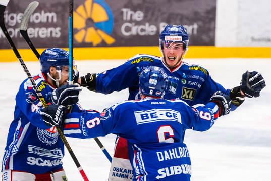 Oskarshamns Joakim Thelin jublar med lagkamrater