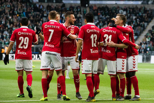 Kalmars spelare jublar