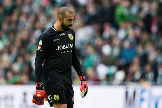 Hammarbys målvakt Gianluca Curci deppar