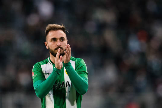 Hammarbys Muamer Tankovic tackar publiken