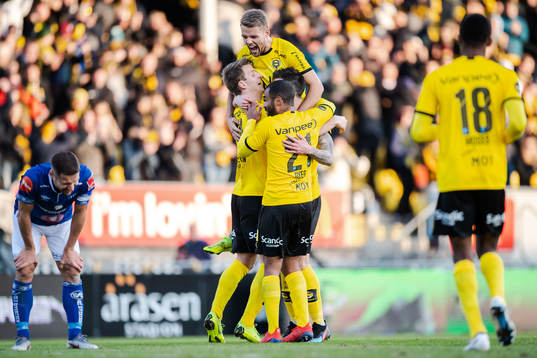 Thomas Lehne Olsen of Lillestrøm celebrates with teammates