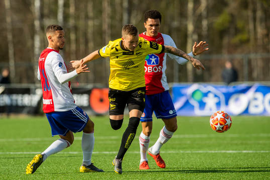 Emmanuel Troudart of KFUM, Aron Sigurdarson of Start and