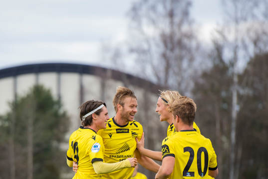 Kasper Skaanes of Start celebrates with his teammates