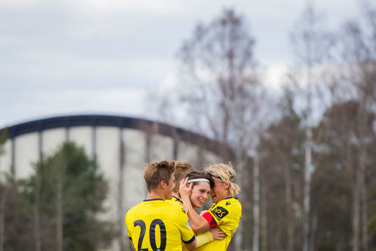 Kasper Skaanes of Start celebrates with his teammates