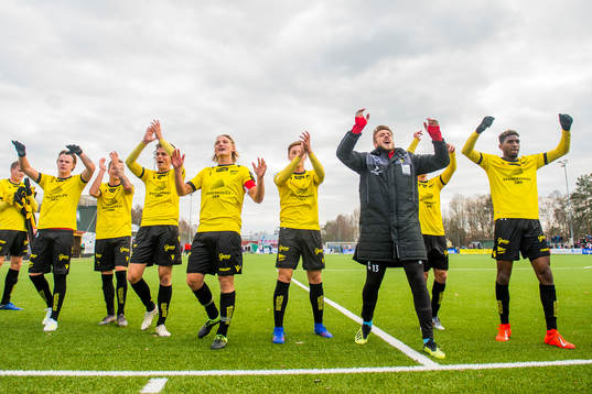 The players of Start celebrate