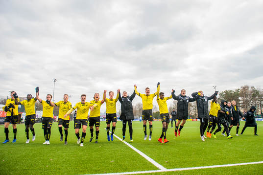 The players of Start celebrate