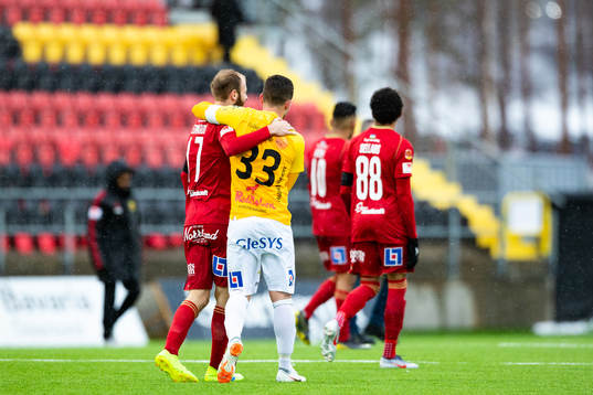 Östersunds Curtis Edwards och Falkenbergs Tibor Brink Joza