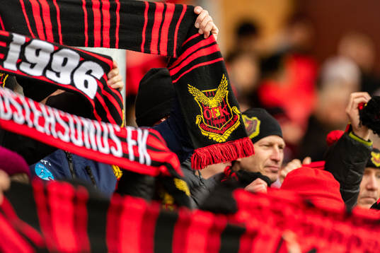 Halsduk med Östersunds klubbmärke
