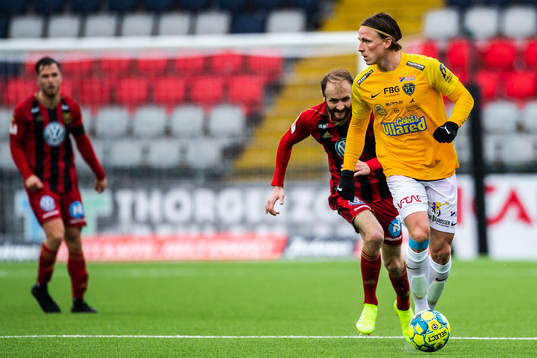 Östersunds Curtis Edwards och Falkenbergs Carl Johansson