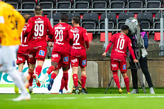 Östersunds Hosam Aiesh jublar in i tv kameran