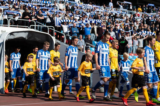 Lagen kommer in till match