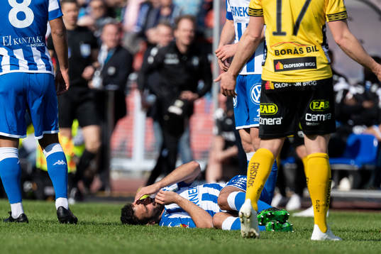 IFK Göteborgs André Calisir blir liggande
