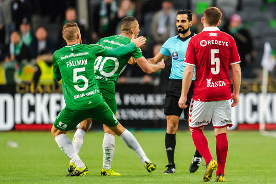 Hammarbys Nikola Djurdjic reagerar på domare Mohamnmed