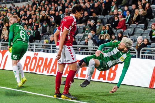 Kalmars Mahmoud Eid i bråk med Hammarbys Simon Sandberg