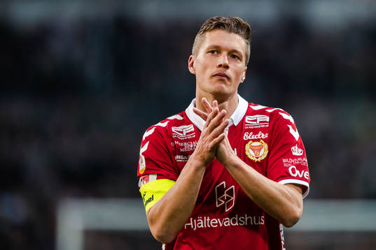 Kalmars Viktor Elm tackar publiken