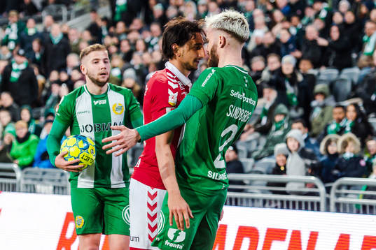 Kalmars Mahmoud Eid i bråk med Hammarbys Simon Sandberg