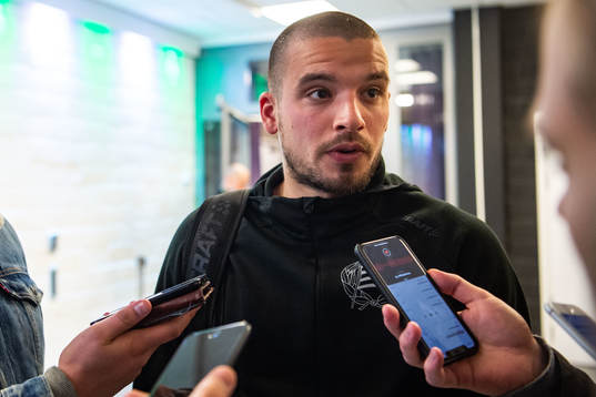 Hammarbys Vladimir Rodic blir intervjuad i