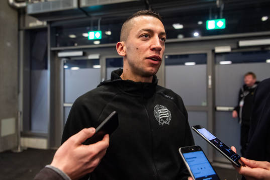Hammarbys Nikola Djurdjic blir intervjuad i