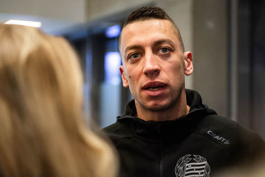 Hammarbys Nikola Djurdjic blir intervjuad i