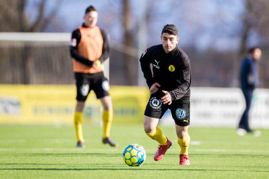Frejs André Alsanati på uppvärmningen
