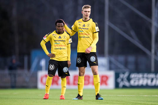 Frejs Abdul Halik Hudu och Marcus Degerlund deppar