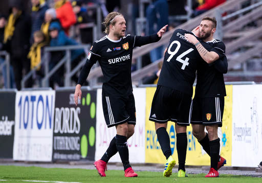 Syrianskas Andrew Michael Stadler jublar med Anders Bååth