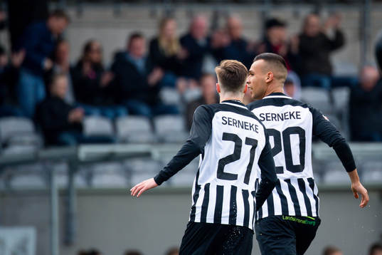 Landskronas Kevin Jensen jublar med Sumar Almadjed som