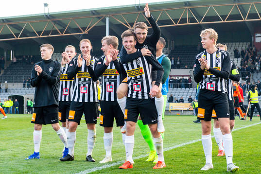 Bläddra bland fler bilder av Fotboll, Div 1 Södra, Landskrona - Trollhättan