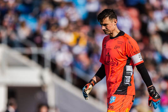 Elfsborgs målvakt Kevin Stuhr Ellegaard deppar