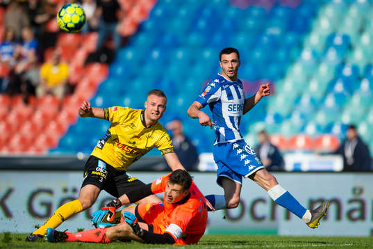 Elfsborgs Stian Rode Gregersen jagar IFK Göteborgs Giorgi
