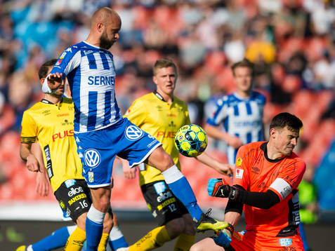 IFK Göteborgs Robin Söder med ett avslut mot Elfsborgs