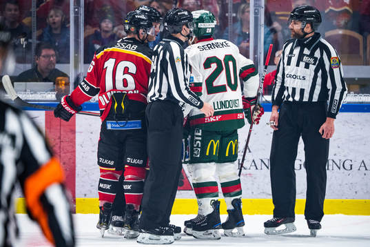 Luleås Niklas Olausson och Frölundas Joel Lundqvist i
