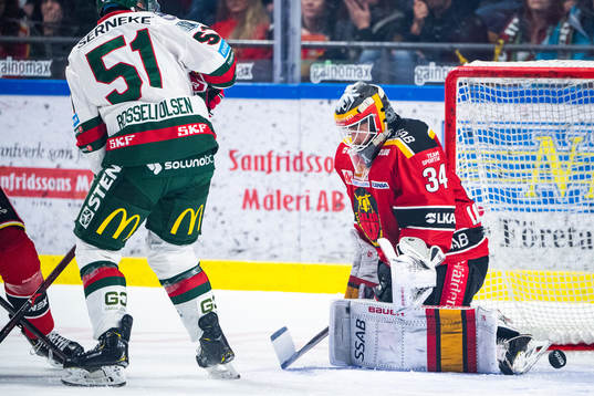 Frölundas Mats Rosseli Olsen och Luleås målvakt Joel