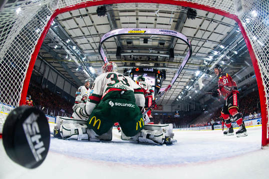 Luleås Daniel Sondell sätter 3-2 bakom Frölundas