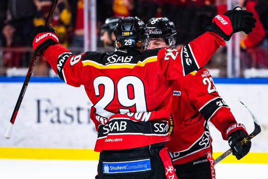 Luleås Erik Gustafsson och Jesper Sellgren jublar