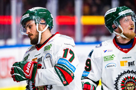 Frölundas Sebastian Stålberg och Simon Hjalmarsson deppar