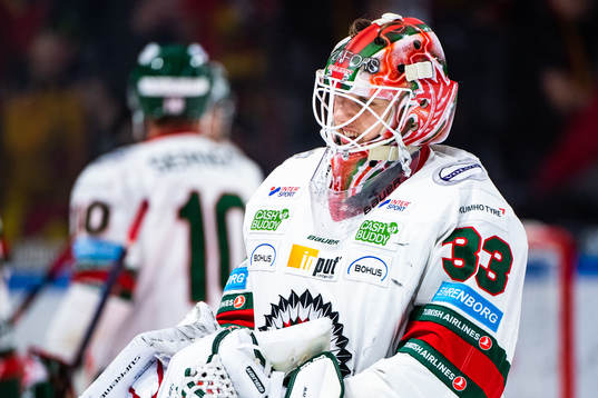 Frölundas målvakt Johan Mattsson jublar
