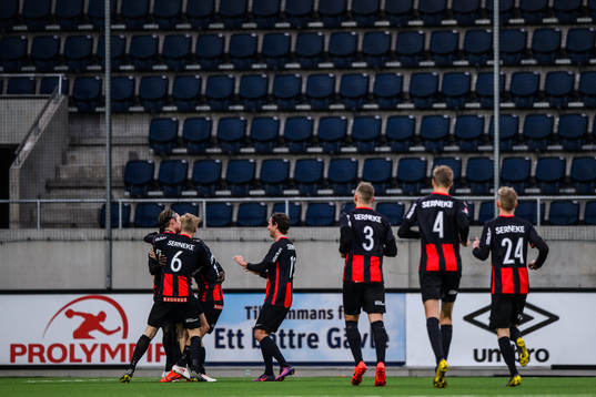 Brommapojkarnas spelare jublar