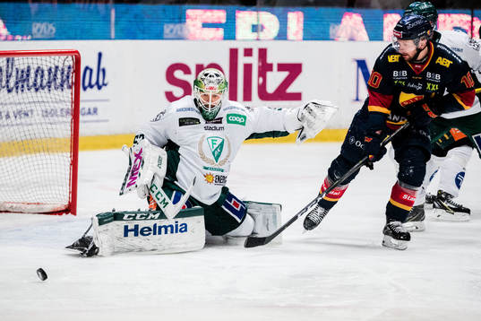 Färjestads målvakt Markus Svensson och Djurgårdens