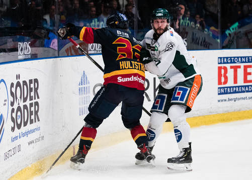 Djurgårdens Linus Hultström och Färjestads Jesse Virtanen