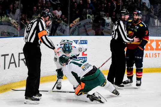 Färjestads Gustav Rydahl och Djurgårdens Jason Garrison