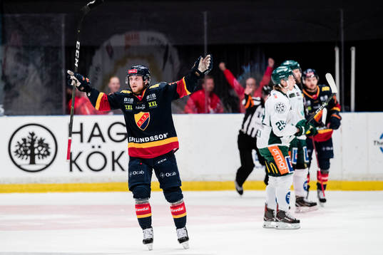 Bläddra bland fler bilder av Ishockey, SHL, Semifinal 2, Djurgården - Färjestad