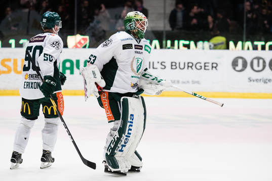 Färjestads Sebastian Erixon och målvakt Markus Svensson