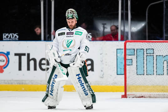 Färjestads målvakt Markus Svensson deppar