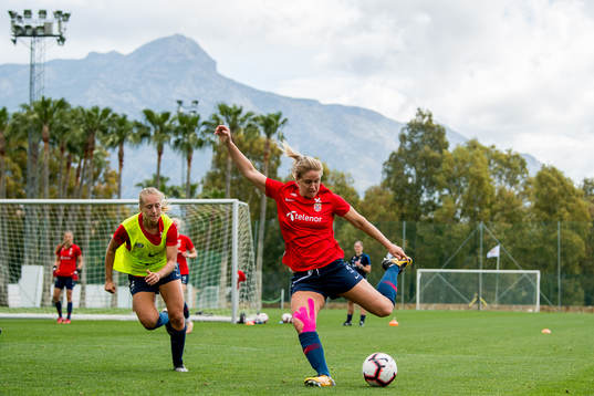 Amalie Eikeland and Elise Thorsnes of Norway