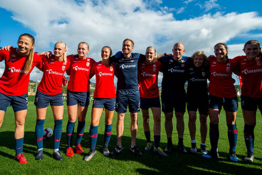 Goalkeeper Cecilie Fiskerstrand, Karina Sævik, Frida