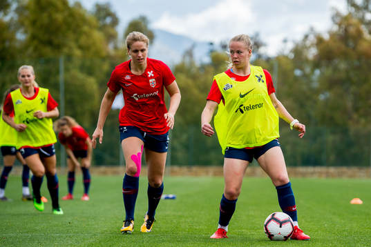 Elise Thorsnes and Therese Sessy Åsland of Norway