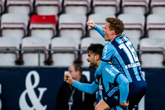 Djurgårdens Aslak Witry jublar med Astrit Ajdarevic